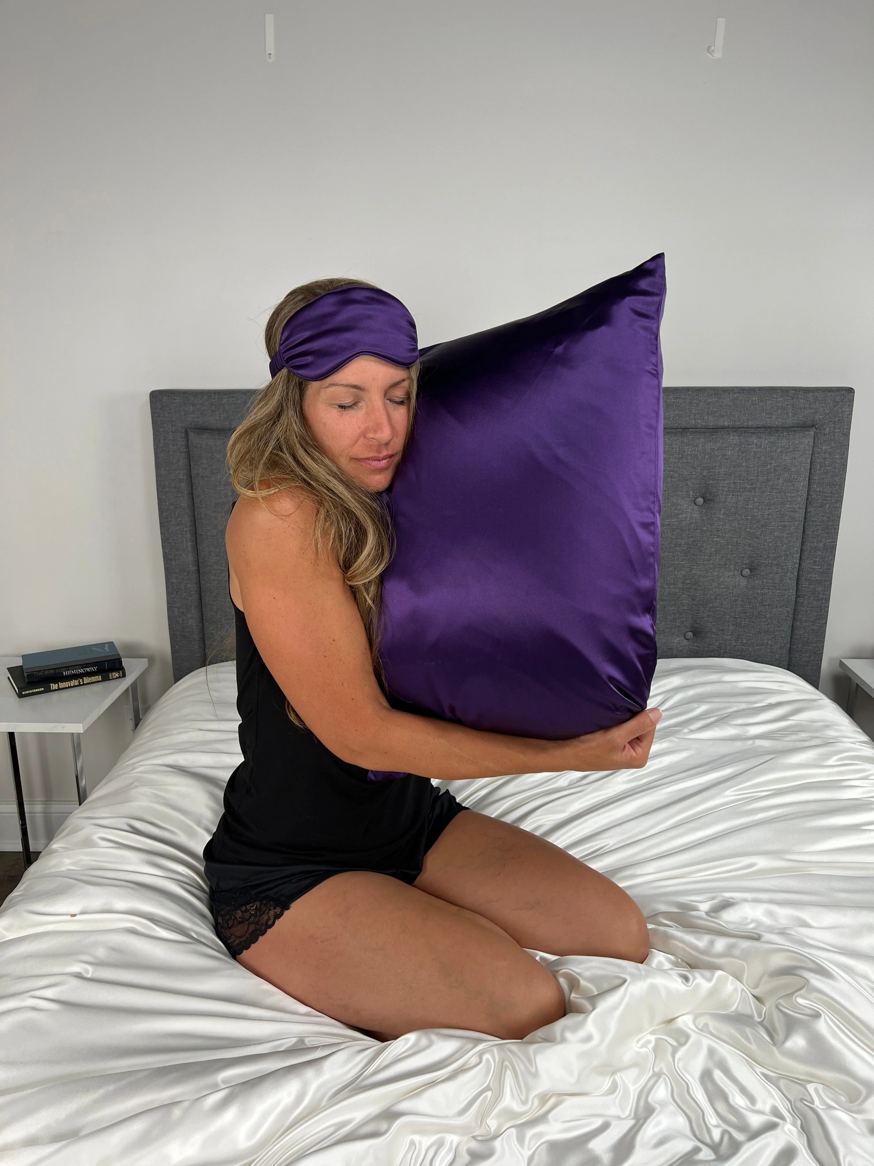 22 Momme Silk Pillowcase & Sleep Mask Gift Set - Plum - Image 5