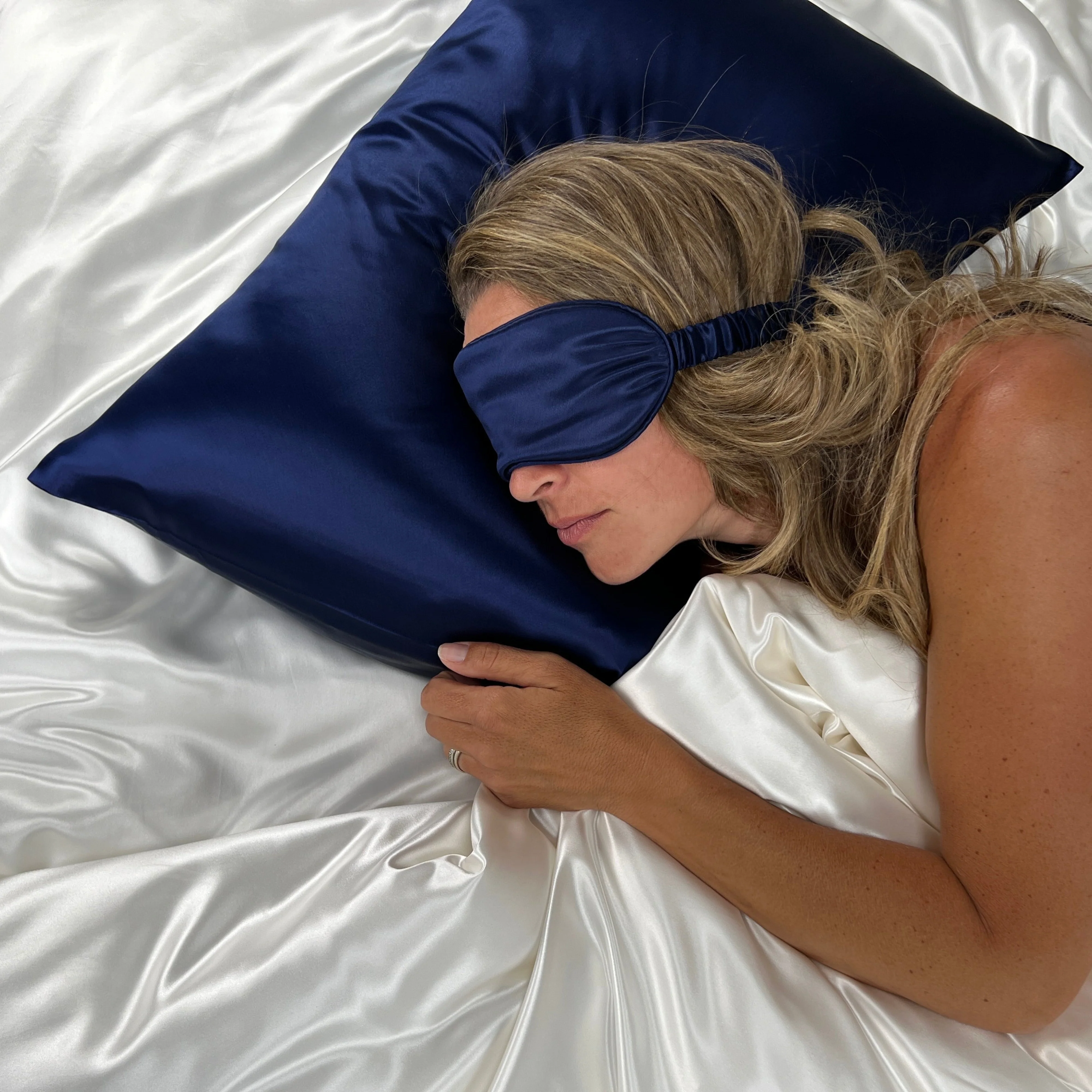 30 Momme Silk Pillowcase - Navy - Image 10